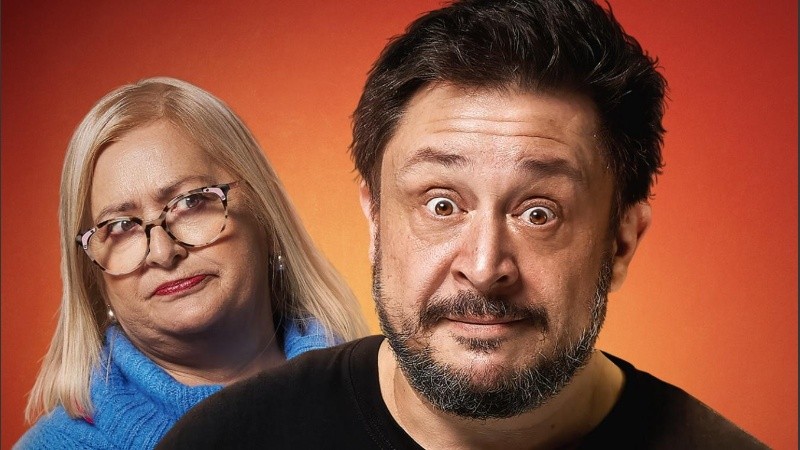 El autor Hernán Casciari junto a Chichita.