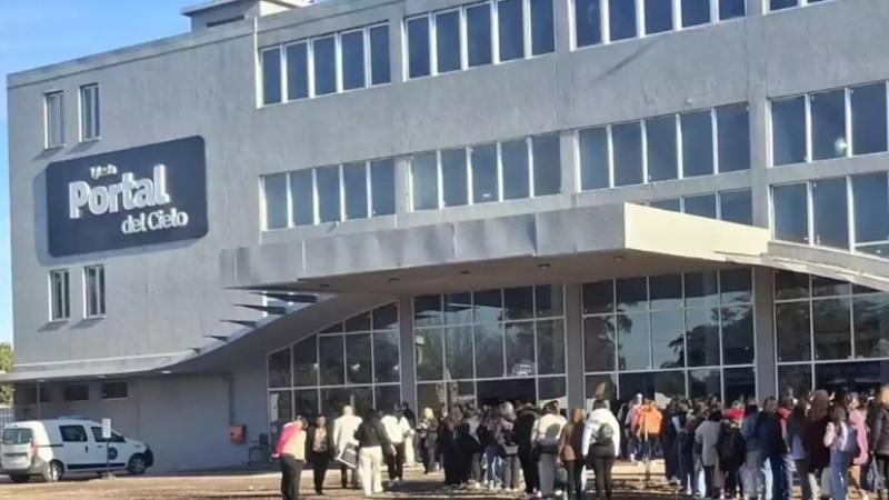 Pastores del templo evangélico que visitó Milei sostienen que su construcción fue posible gracias a miles de pesos que se convirtieron en dólares.