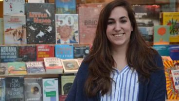 Camila Perochena, la docente e historiadora rosarina que fue atacada por Javier Milei.