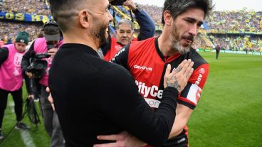 Pablo Pérez fue el capitán de Newell's en el clásico rosarino que Tevez dirigió para Central.