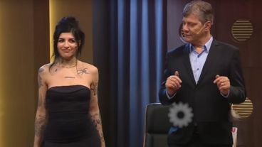 Cazzu le enseñó a perrear a Mario Pergolini.