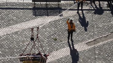 Integrantes del grupo especial de Rescate Zapadores (Gerz) llevaron adelante ejercicios diversos de entrenamiento en la explanada del espacio público de cara al río.