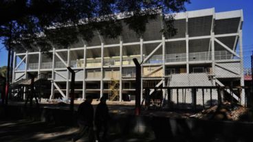 Habilitan parcialmente la nueva tribuna del Coloso para el debut de local.