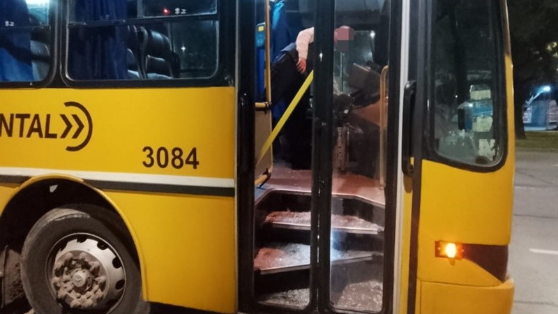 El colectivo atacado este sábado en zona sur.