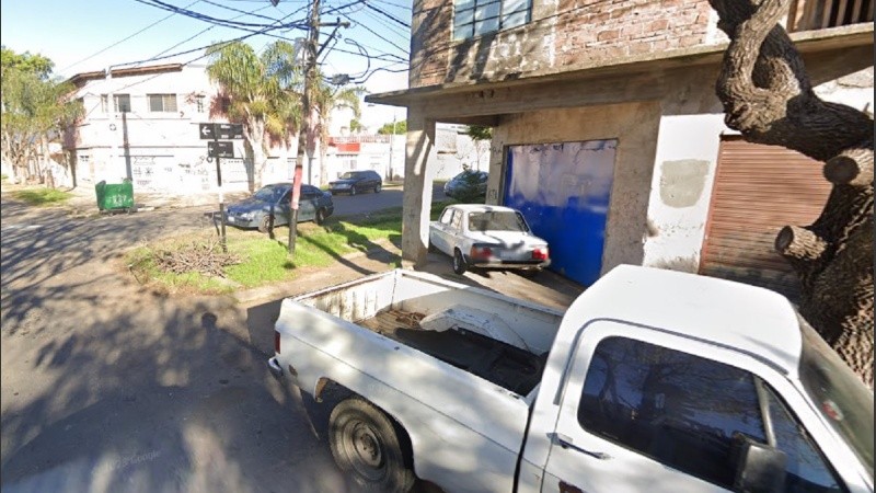 La mujer fue interceptada por los delincuentes en la esquina de Trento y Milán, en la zona sur.