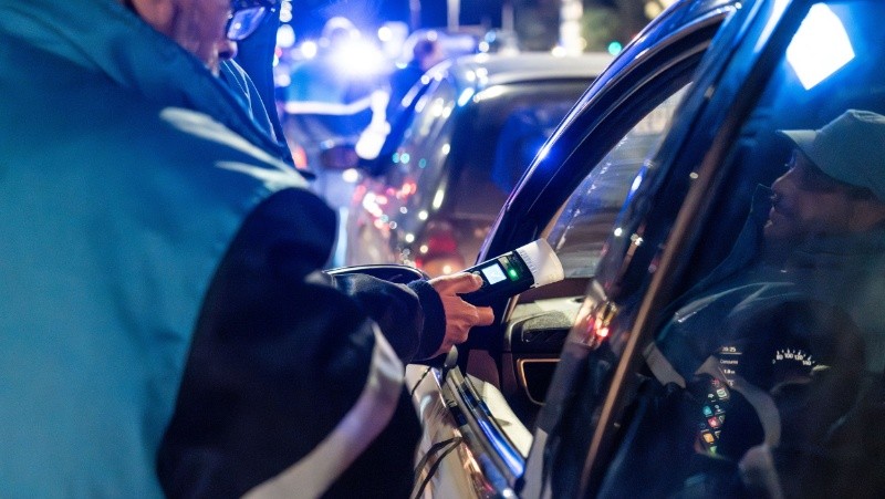 El ataque fue luego de que el hombre que manejaba diera positivo en el control de alcoholemia.