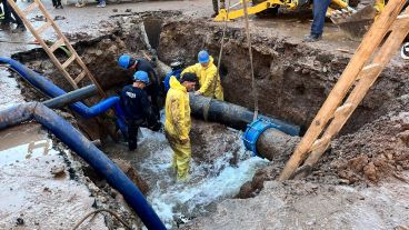 Este sábado se reparó la rotura del caño en Urquiza y Alvear