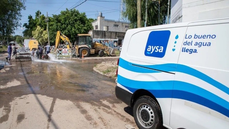 Aysa terminará con la transferencia del 90% de las acciones a privados a través de un esquema mixto.