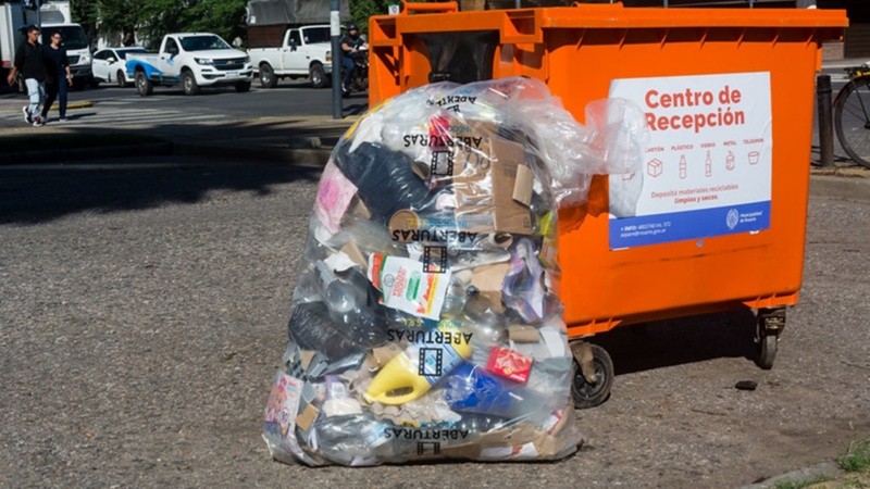 Vecinos pueden llevar plástico, papel, cartón, vidrio, latas y telgopor limpios y secos.