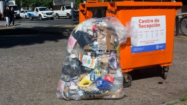 Vecinos pueden llevar plástico, papel, cartón, vidrio, latas y telgopor limpios y secos.