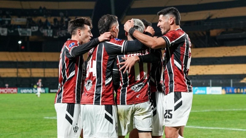 El Ferroviario sigue en carrera junto a otros tres argentinos.