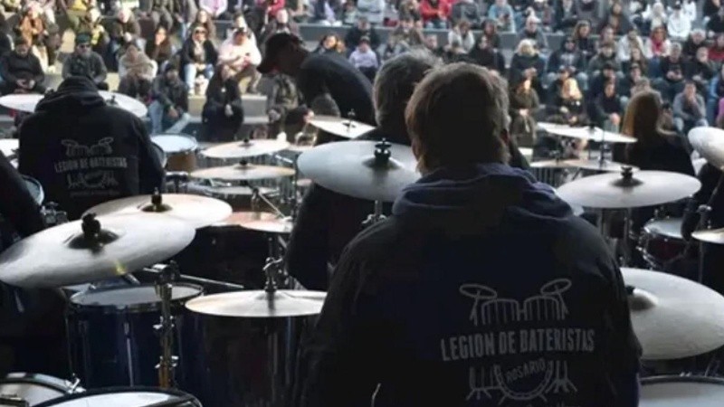 En Argentina, el Día Nacional del Baterista se conmemora el 11 de julio, en homenaje al fallecimiento del músico rosarino Oscar Moro.