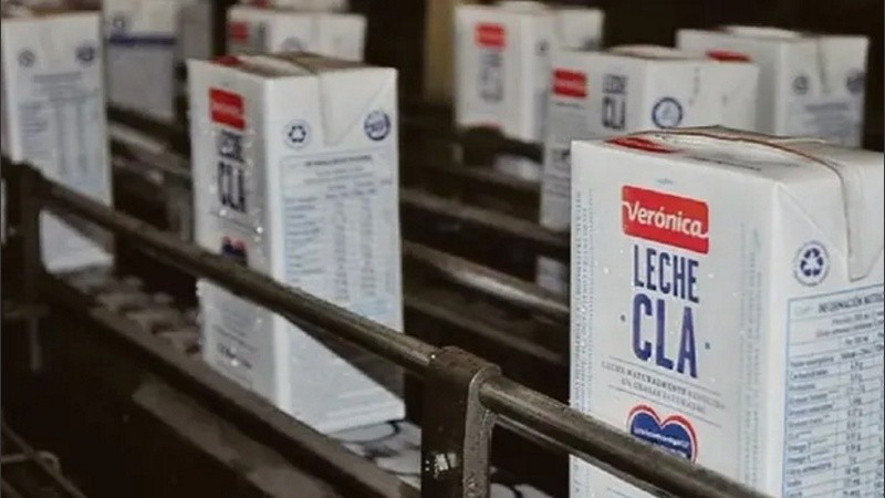 La empresa emplea en forma directa a 700 personas distribuidas en sus tres plantas de producción.