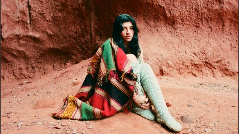 Con una fusión de cumbia, folklore y sonidos urbanos, la artista reafirma su lugar como referente del nuevo pop latino.