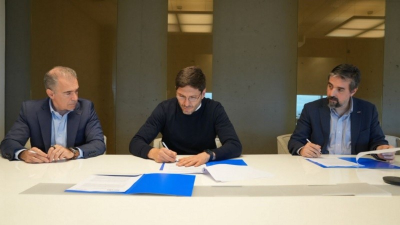 Pullaro durante la firma del convenio en Buenos Aires.