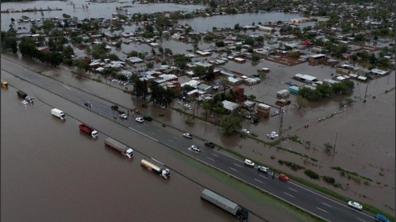 La ayuda fue denominada Suplemento Único para la Reconstrucción (S.U.R.) y será entregada a un único miembro del grupo familiar.