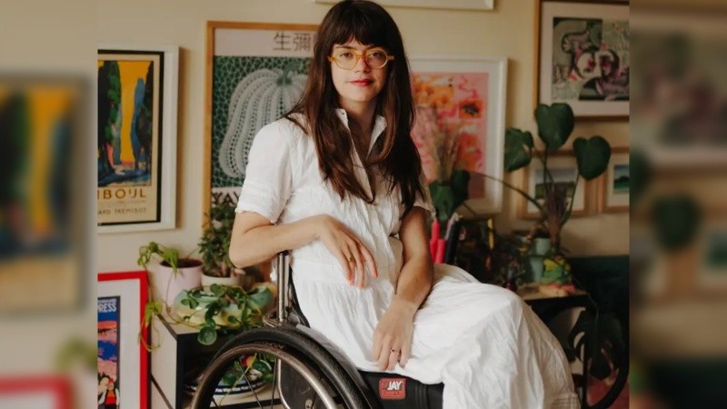 El impacto le fracturó la columna vertebral y la caja torácica, dejándola parapléjica desde el pecho hacia abajo.