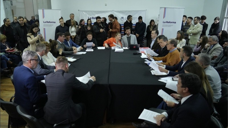 La comisión se reúne en la facultad de Derecho de calle Córdoba 2020.