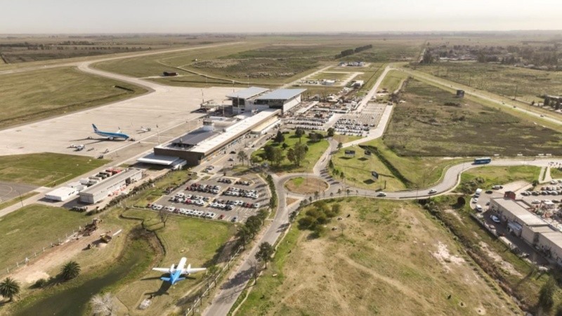 El aeropuerto de Rosario tiene garantizada la obra de la renovación de la pista.
