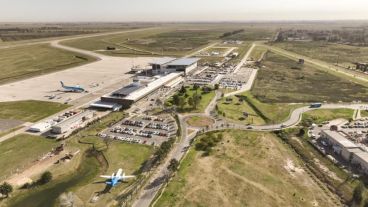 El aeropuerto de Rosario tiene garantizada la obra de la renovación de la pista.