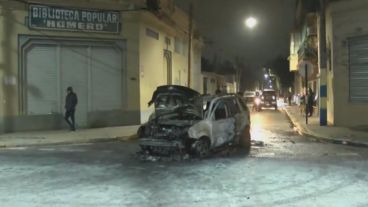La Ford EcoSport quedó calcinada tras prenderse fuego en plena marcha en la zona norte.