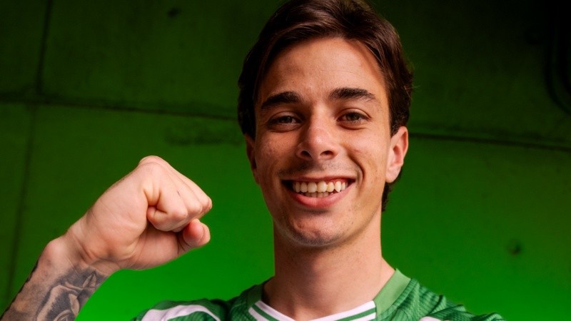 El futbolista de 22 años fue presentado con gran expectativa en el equipo sevillano.