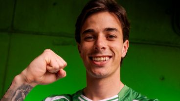 El futbolista de 22 años fue presentado con gran expectativa en el equipo sevillano.