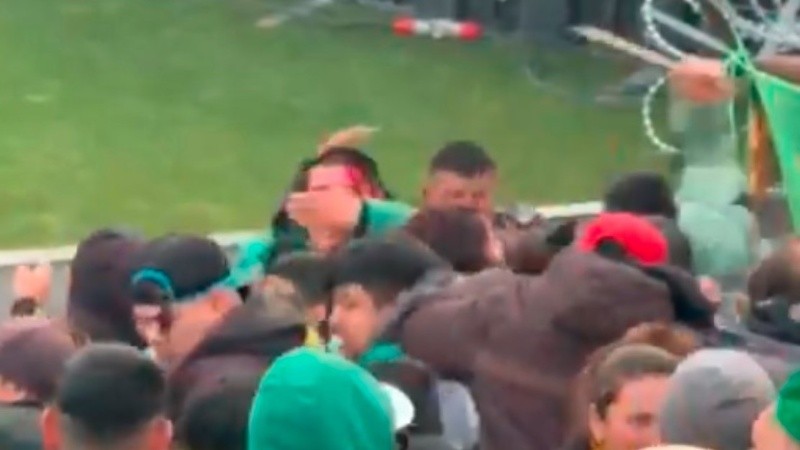 Puntazos y sangre en plena tribuna.