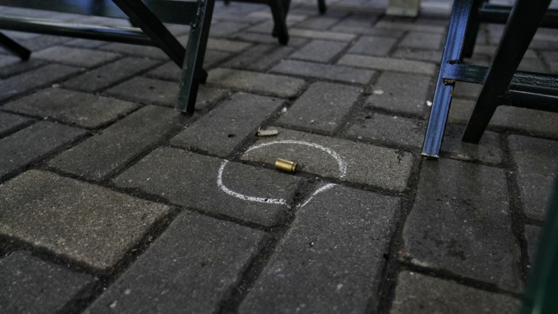 La Policía perimetró la escena para secuestrar los casquillos.