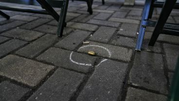 La Policía perimetró la escena para secuestrar los casquillos.