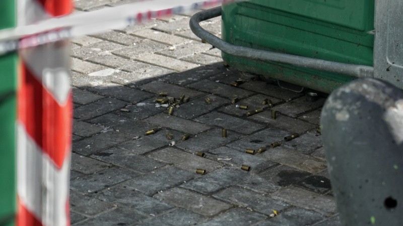 La Policía perimetró la escena para secuestrar los casquillos.