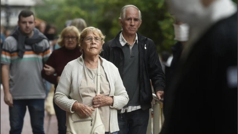 Mediante un mensaje en sus redes sociales, Llaryora detalló que el haber mínimo pasará de $380.000 a $700.000.