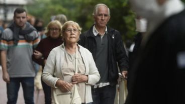 Mediante un mensaje en sus redes sociales, Llaryora detalló que el haber mínimo pasará de $380.000 a $700.000.