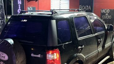 El chofer fue asaltado en la zona de Felipe Moré y Zeballos; la Ecosport apareció en barrio Plata.