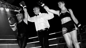 La boxeadora rosarina Marisa Portillo entrenó con Locomotora Oliveras.