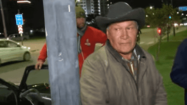 El padre del joven pescador que resbaló y cayó al río se tiró a rescatarlo infructuosamente.