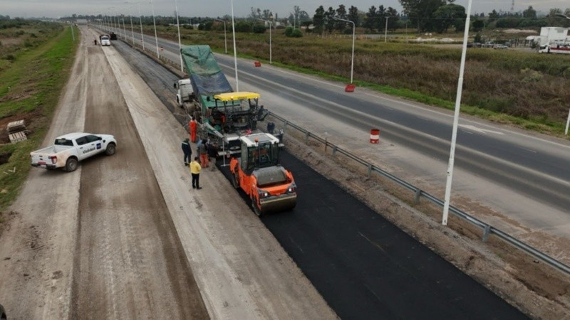 La obra del tercer carril en la autopista.