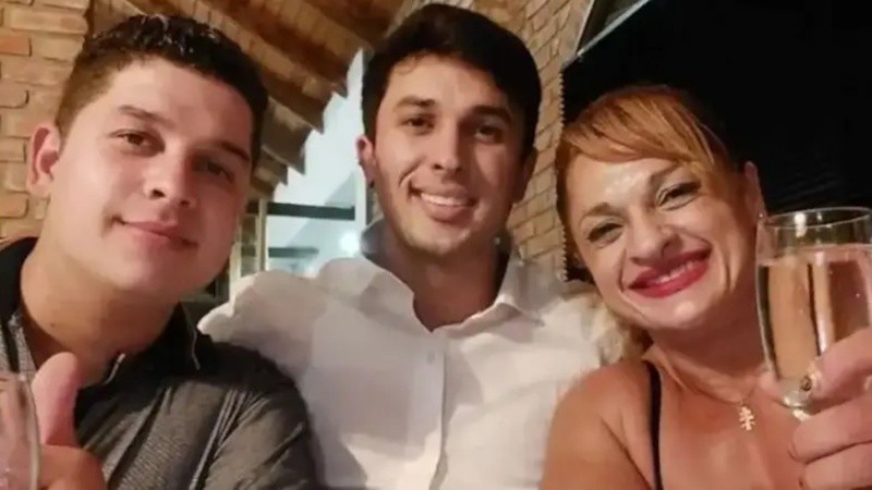 Locomotora con sus hijos Alejandro y Alexis.