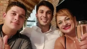 Locomotora con sus hijos Alejandro y Alexis.