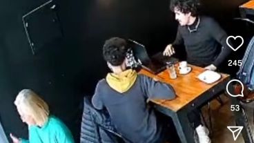 La víctima del robo mostró el video y relató lo sucedido en sus redes sociales.