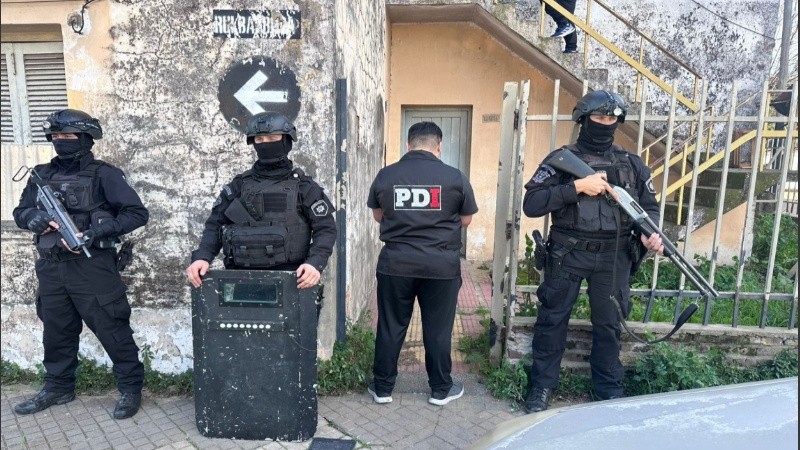 Dos hombres, de 31 y 51 años, fueron aprehendidos este miércoles en allanamientos que realizó la División de Homicidios de la Policía de Investigaciones.