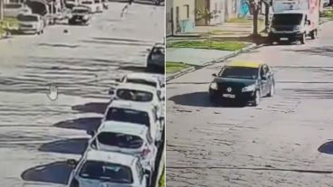 Imágenes del taxi acercándose al perro y luego, siguiendo de largo.