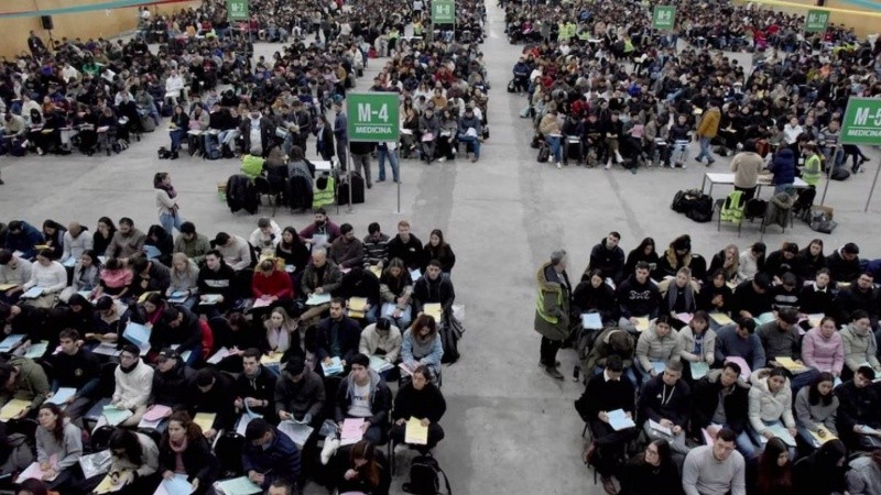 El Gobierno confirmó que 141 aspirantes a las residencias médicas deberán realizar una nueva evaluación.