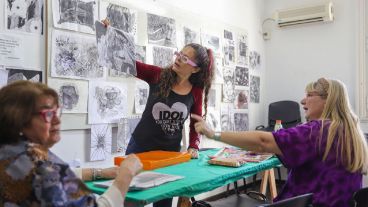 La UNR renueva cupos en sus cursos para adultos mayores y suma nuevas propuestas.