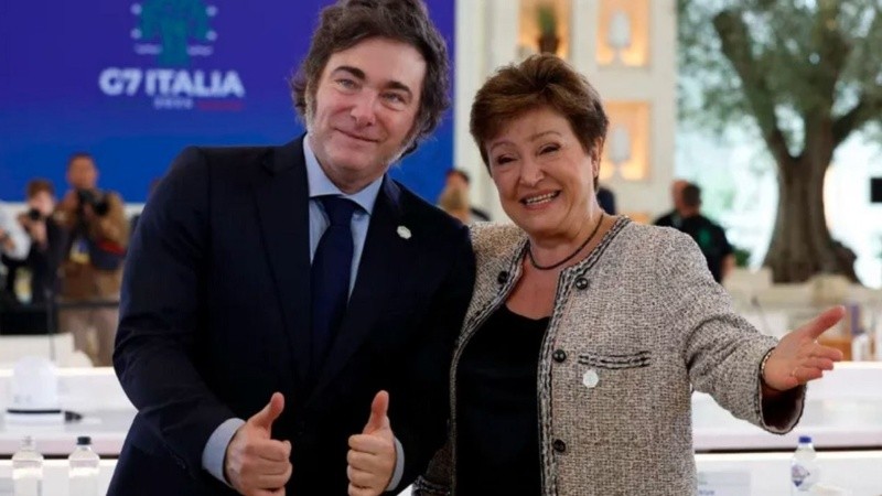 El FMI redujo la meta de acumulación de reservas tras la primera revisión del acuerdo con Argentina.