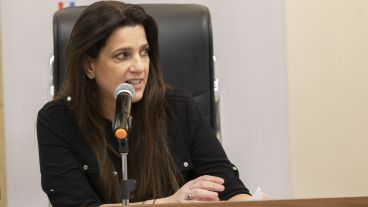Solange Bobbett, jefa de la Oficina Municipal del Consumidor (OMC), participó de la audiencia pública celebrada en el Concejo municipal de Rosario.
