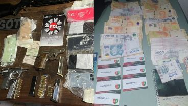 Algunos elementos secuestrados en los allanamientos de la Policía de Investigaciones.