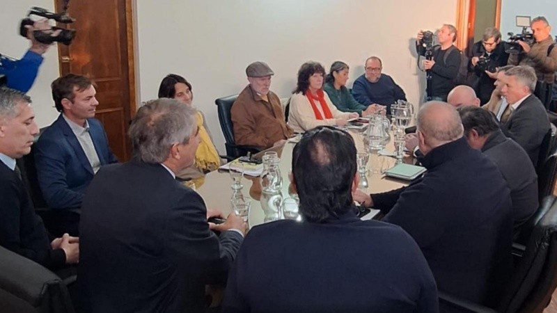 Tras el encuentro, las partes acordaron volver a reunirse el lunes por la mañana.