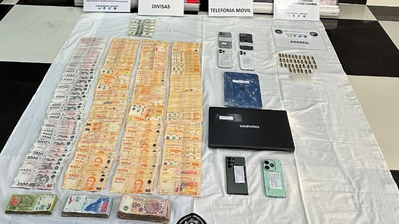 Algunos de los elementos secuestrados en los operativos de la PSA.