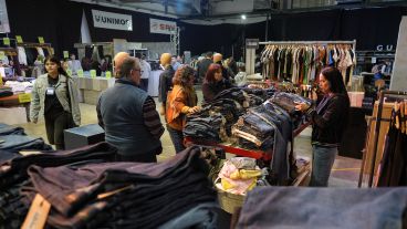 Decenas de marcas rosarinas en el outlet de la ex Rural hasta el domingo